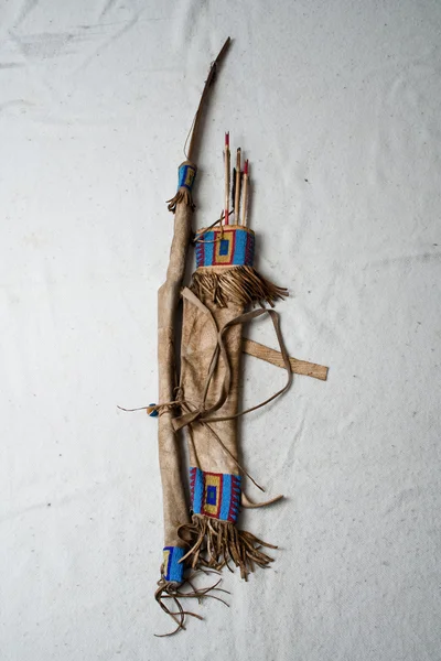 Indiaanse historisch museum cultuur object longbow — Stockfoto