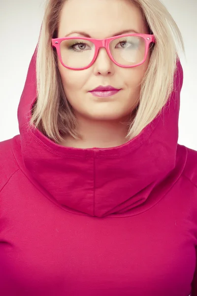 Menina bonita com óculos rosa — Fotografia de Stock