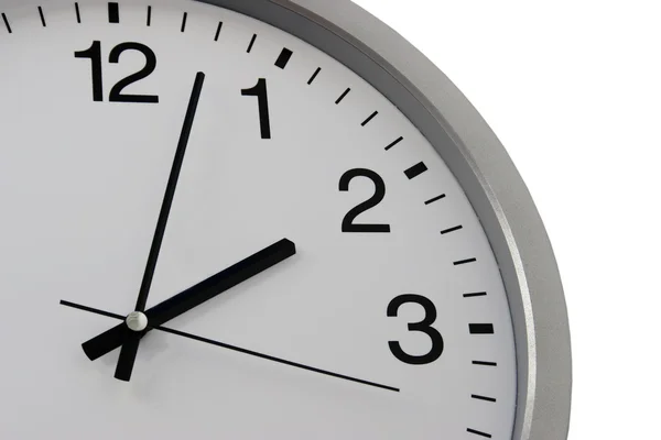 Duas Horas Nos Relógios Parede Branco Isolado — Fotografia de Stock