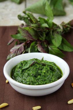 İtalyan pesto sos