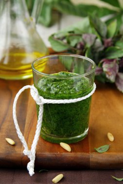 İtalyan pesto sos