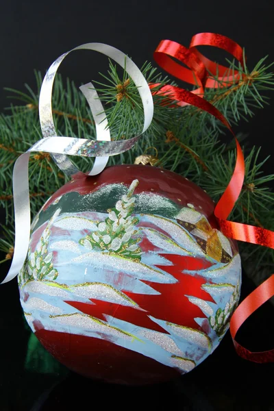 Choinka z dekoracjami świątecznymi — Zdjęcie stockowe