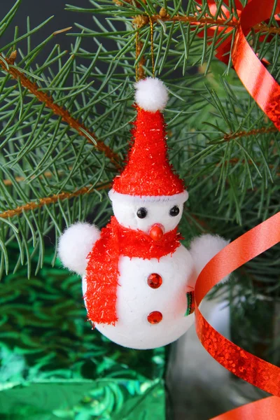 Albero di Natale con decorazioni natalizie — Foto Stock