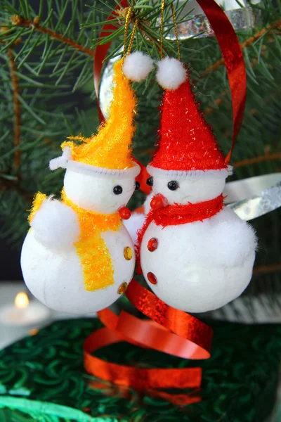 Julgran med julpynt — Stockfoto
