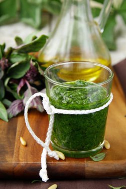 İtalyan pesto sos