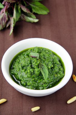 İtalyan pesto sos