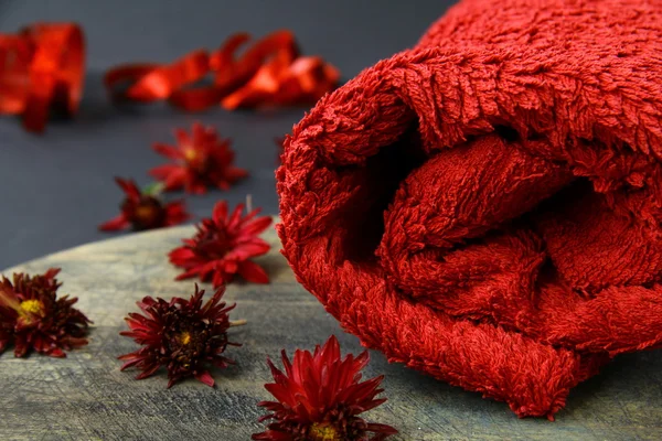 Röd handduk — Stockfoto