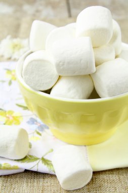 Marshmallow sarı Kupası