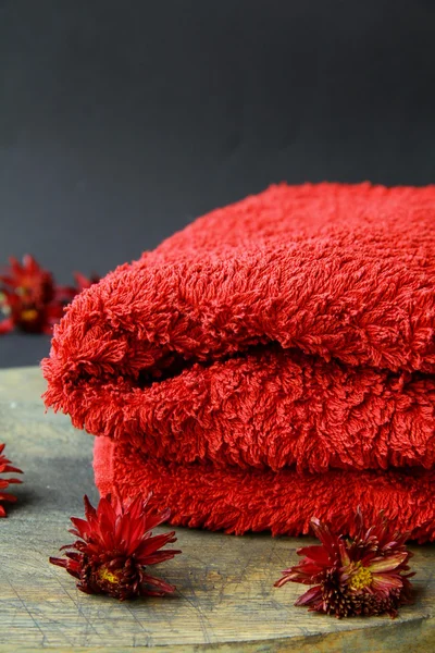Красное полотенце — стоковое фото