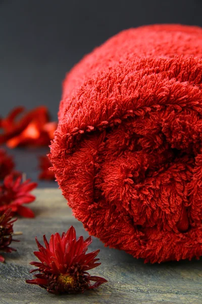 Röd handduk — Stockfoto