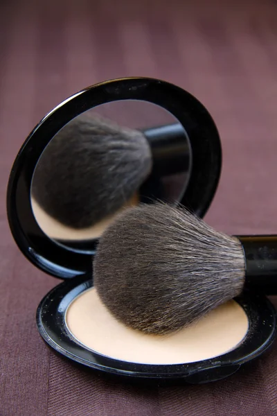 Makeup brush and a box of powder — Stok fotoğraf