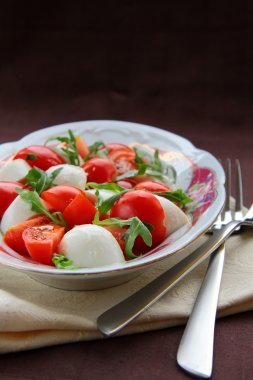 Caprese salatası