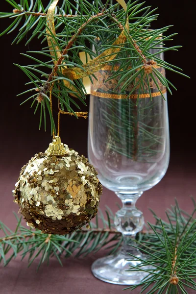 Juletræ med dekorationer - Stock-foto