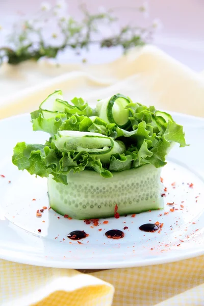 Salade met tomaten en rucola — Stockfoto
