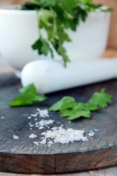 Salt, parsley and mortar — Stock Photo, Image