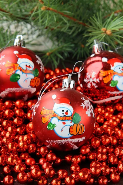 Árbol de Navidad con decoraciones — Foto de Stock