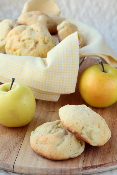 Печенье и яблоки — стоковое фото