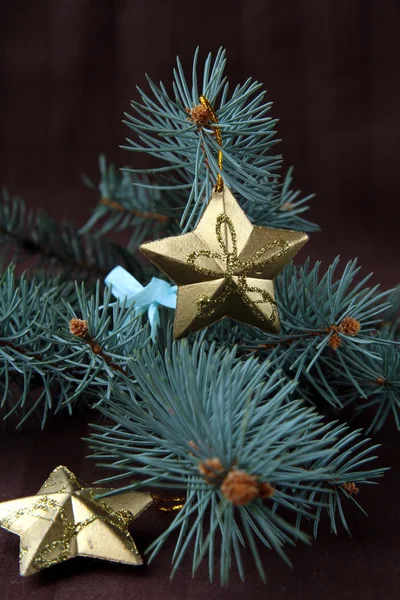 Árbol de Navidad con decoraciones —  Fotos de Stock