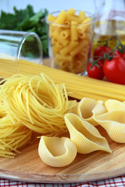 Different varieties of Italian pasta — Stock Photo, Image