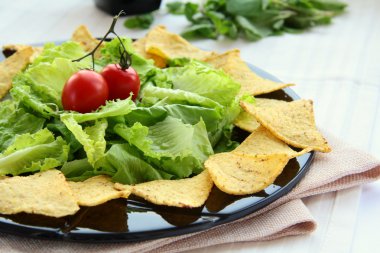 marul yaprakları ile Meksika tortilla cips