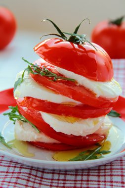 roka ile Caprese salatası