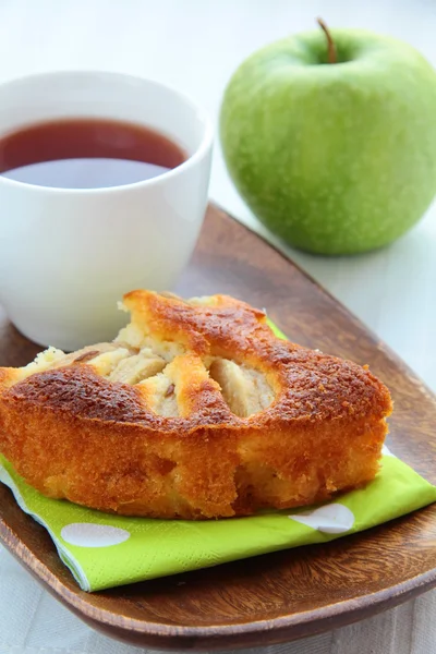 Schöner leckerer Apfelkuchen — Stockfoto
