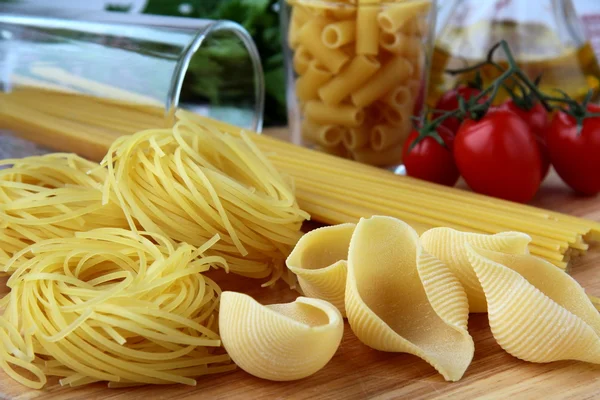Different varieties of Italian pasta — Stock Photo, Image