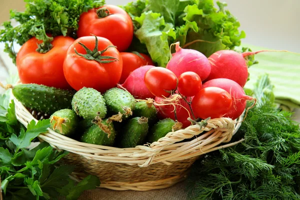 Mezcla de verduras y hierbas frescas — Foto de Stock