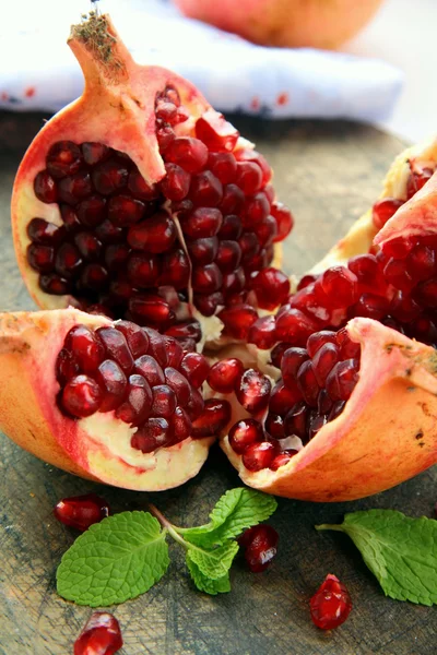 Rode granaatappel fruit — Stockfoto