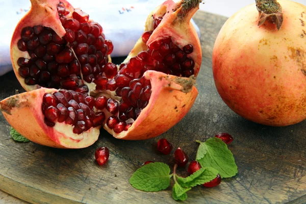 Rode granaatappel fruit — Stockfoto
