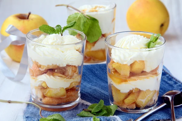 Dessert apples and whipped cream — Stock Photo, Image