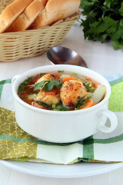 Sopa com almôndegas e legumes — Fotografia de Stock