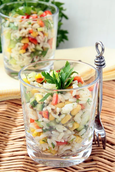 Pirinç, maydanoz ve sebze salatası — Stok fotoğraf