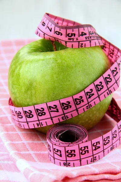 Diet Concept Ripe Green Apple Measuring Tape — Stock Photo, Image