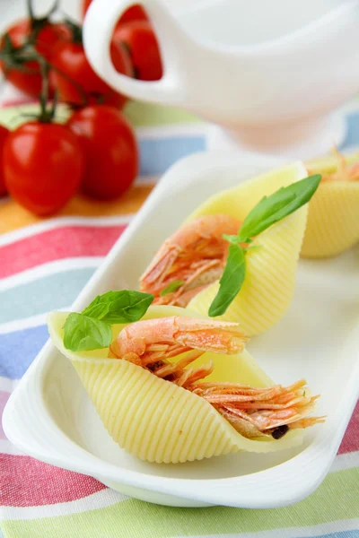 stock image Appetizer pasta shells with shrimp