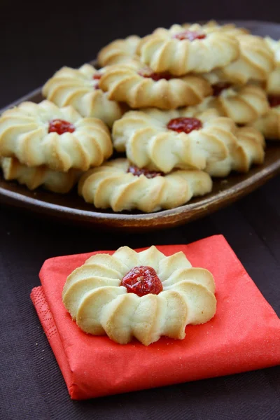 Beautiful cookies with jam — Stock Photo, Image