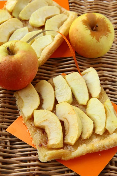 Ziemlich Leckeres Stück Apfelkuchen Auf Einem Teller — Stockfoto