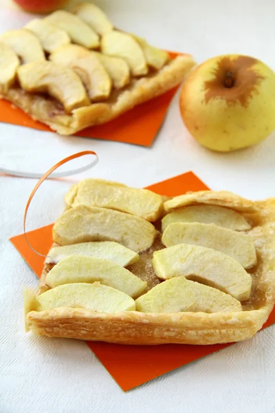 Ziemlich leckeres Stück Apfelkuchen — Stockfoto