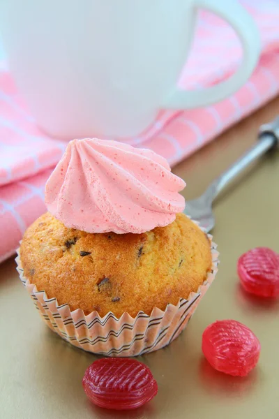 Surpresa de aniversário de cupcake rosa — Fotografia de Stock