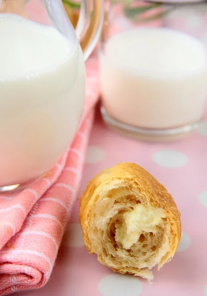 Verse Melk Kruik Cup Croissant — Stockfoto