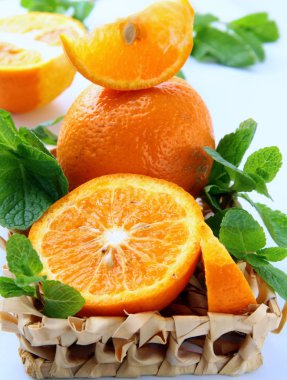 turuncu ve turuncu kesimleri ve nane