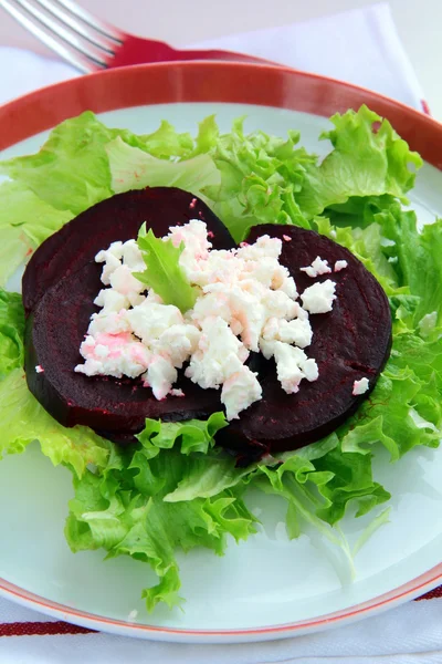 Appetizer Salad Beets Goat Cheese Basil Olive Oil — Stock Photo, Image