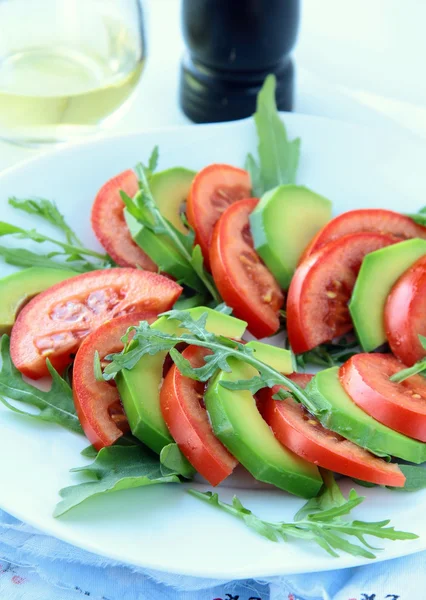 Sallad med tomat och avokado — Stockfoto