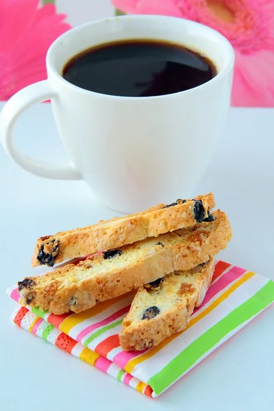 コーヒーとイタリアのクッキー 典型的なイタリアの甘いお菓子 — ストック写真