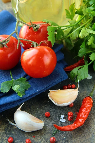 Fresh Herbs Spices Tomato Garlic Pepper Olive Oil — Stock Photo, Image