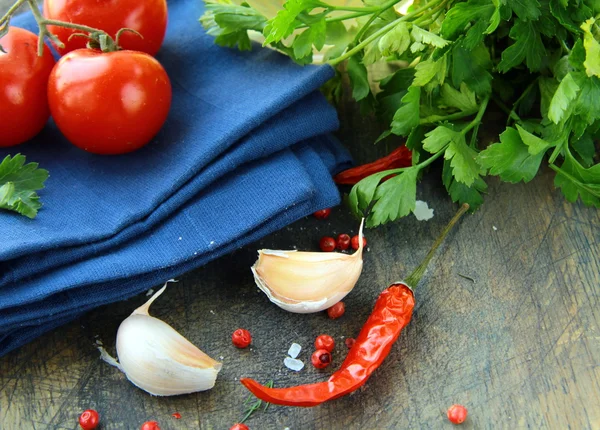 Ervas Especiarias Frescas Tomate Alho Pimenta Azeite — Fotografia de Stock