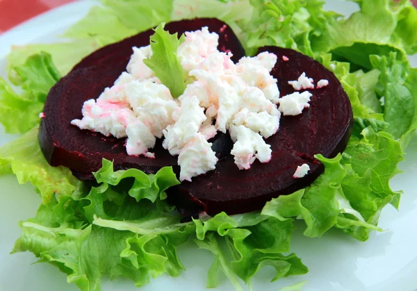 Appetizer salad of beets and goat cheese — Stock Photo, Image