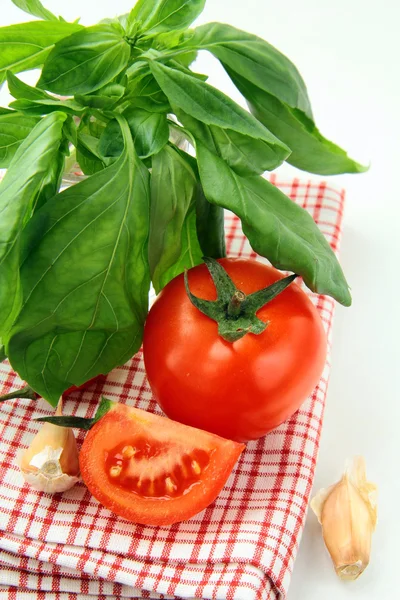 Fresh ripe tomatoes with basil — Stock Photo, Image