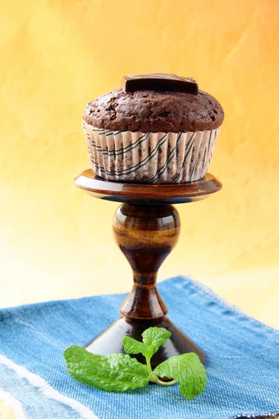 巧克力与巧克力装饰蛋糕 — 图库照片