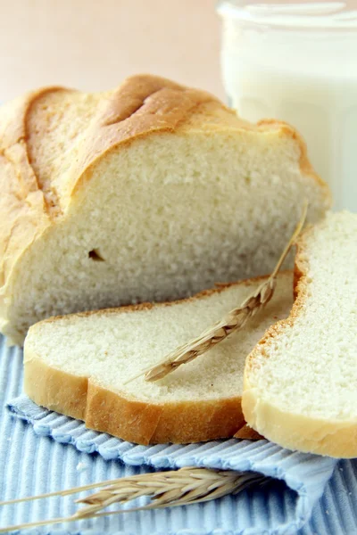 Fresh white bread with milk — Stock Photo, Image